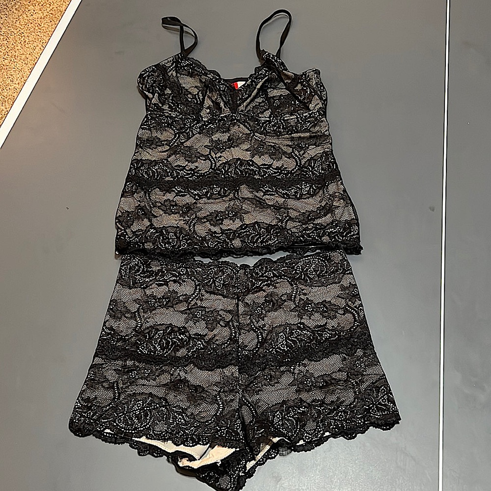 EUC SkinnyGirl smoothers & shapers Black lace Camisole & high rise booty panties